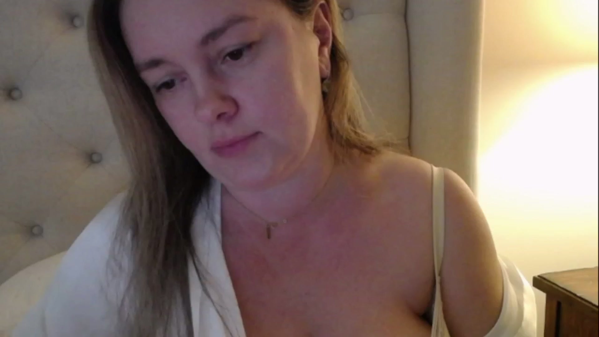 Gallery image thumbnail from J0llye's myfreecams stream on, 03/08/2023, 17:45 image 17 of 20