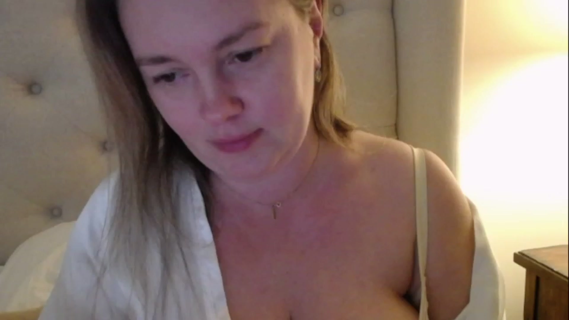 Gallery image thumbnail from J0llye's myfreecams stream on, 03/08/2023, 20:22 image 3 of 20