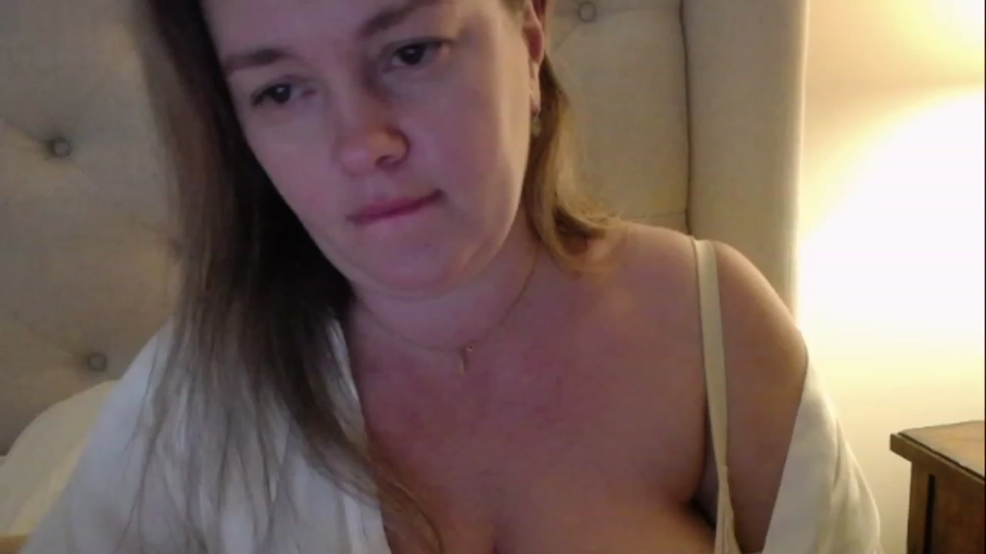 Gallery image thumbnail from J0llye's myfreecams stream on, 03/08/2023, 20:22 image 14 of 20