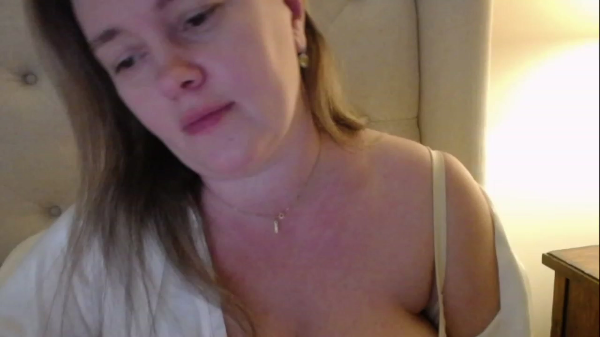 Gallery image thumbnail from J0llye's myfreecams stream on, 03/08/2023, 20:22 image 10 of 20