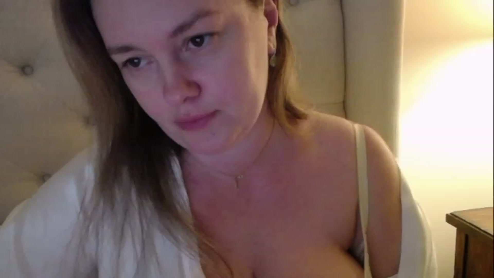 Gallery image thumbnail from J0llye's myfreecams stream on, 03/08/2023, 20:22 image 15 of 20