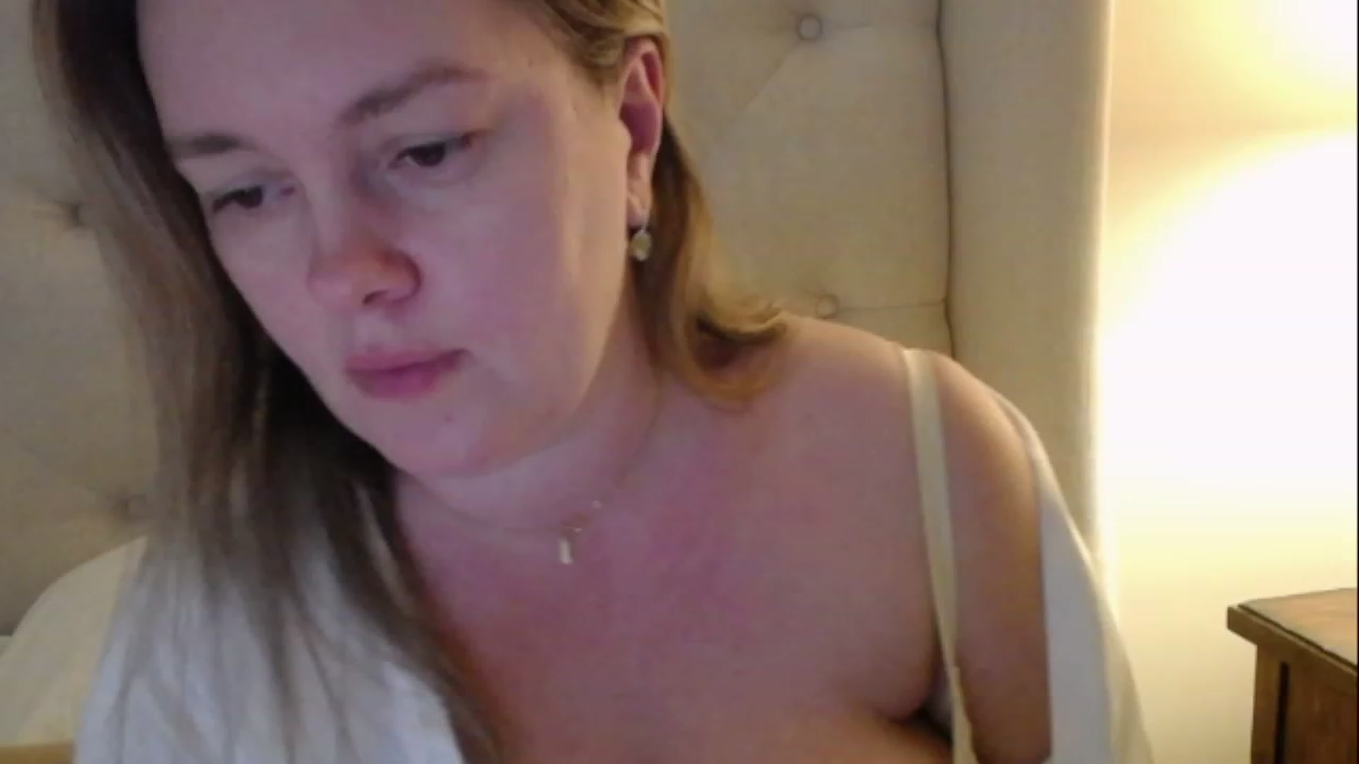 Gallery image thumbnail from J0llye's myfreecams stream on, 03/08/2023, 20:22 image 8 of 20