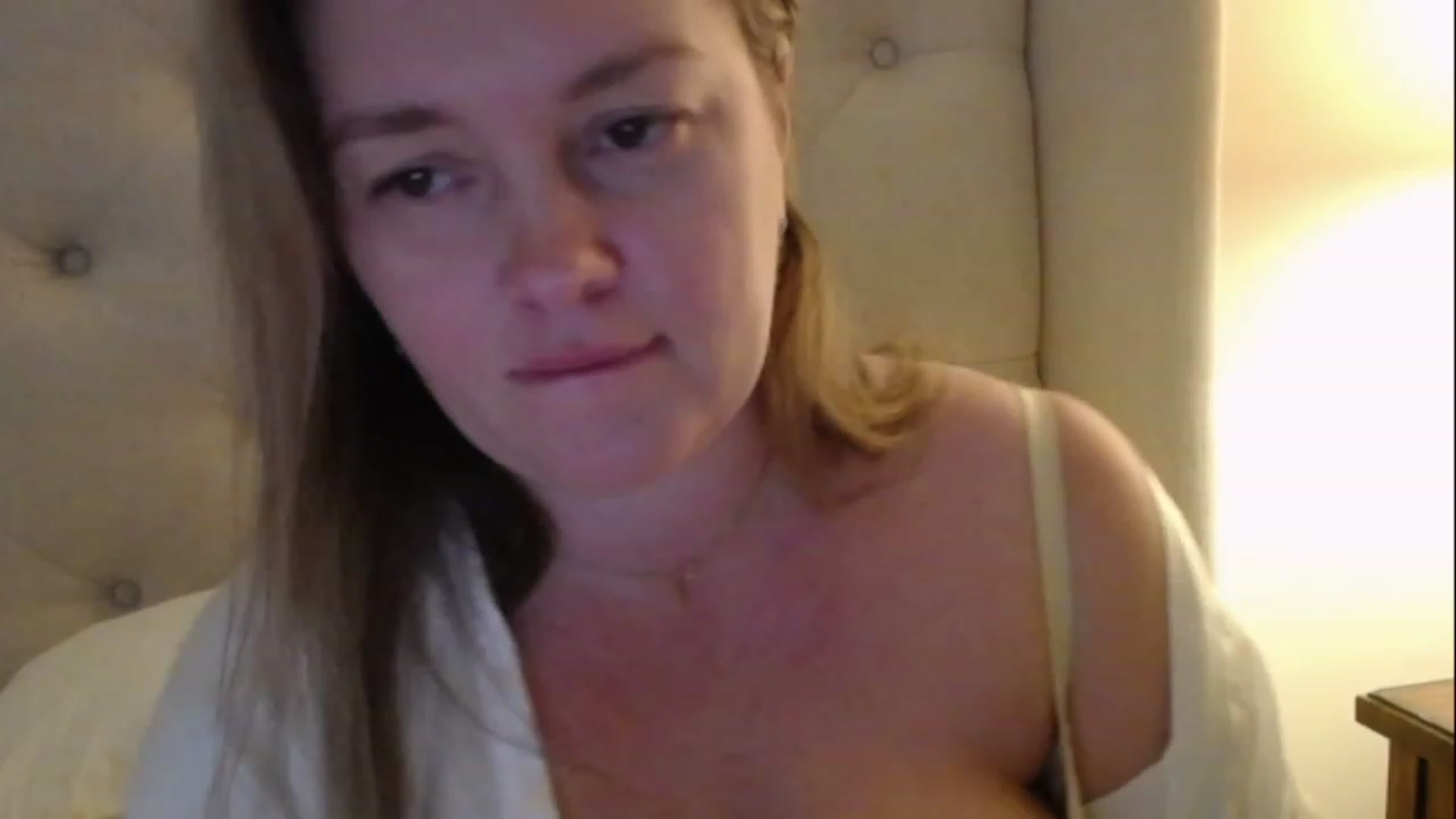 Gallery image thumbnail from J0llye's myfreecams stream on, 03/08/2023, 21:06 image 3 of 20