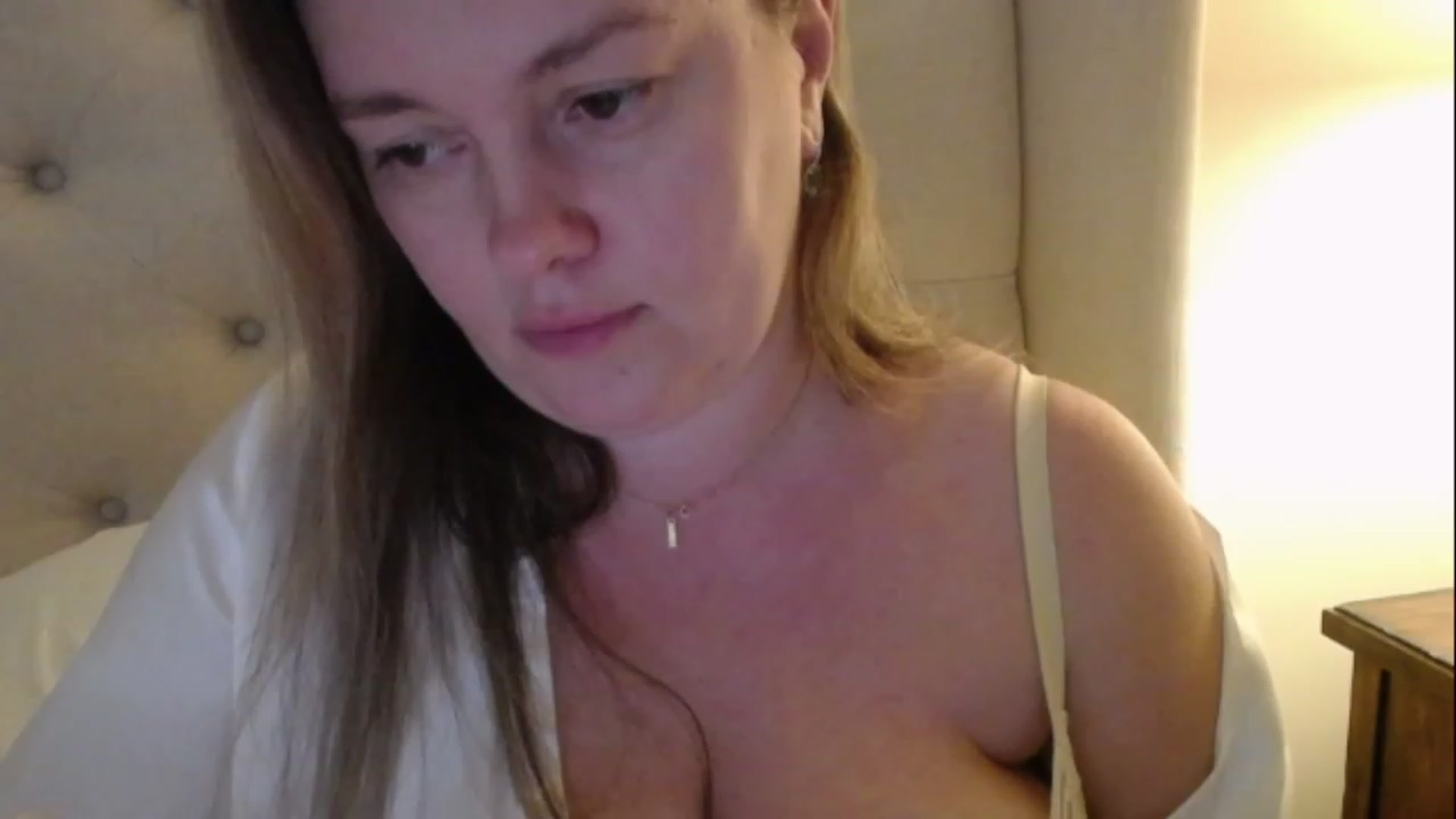Gallery image thumbnail from J0llye's myfreecams stream on, 03/08/2023, 21:06 image 18 of 20