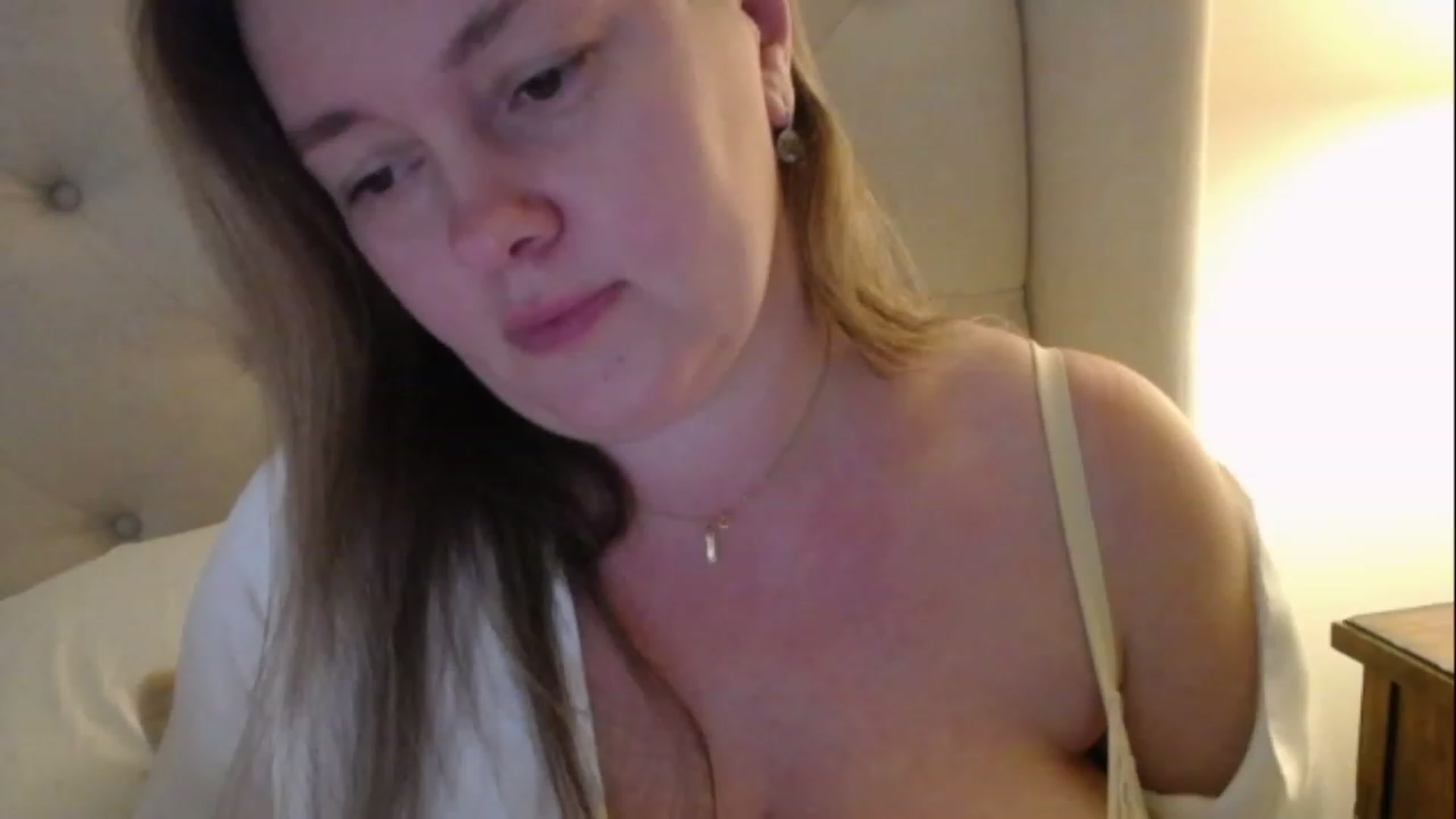 Gallery image thumbnail from J0llye's myfreecams stream on, 03/08/2023, 21:06 image 14 of 20