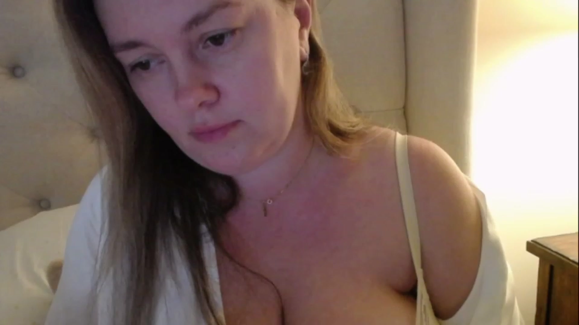 Gallery image thumbnail from J0llye's myfreecams stream on, 03/08/2023, 21:06 image 19 of 20