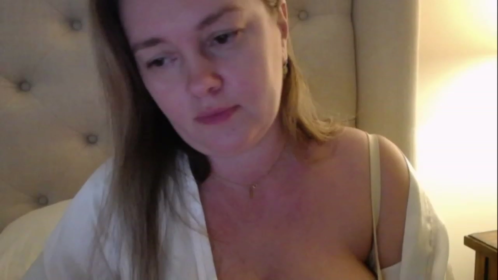Gallery image thumbnail from J0llye's myfreecams stream on, 03/08/2023, 21:06 image 2 of 20