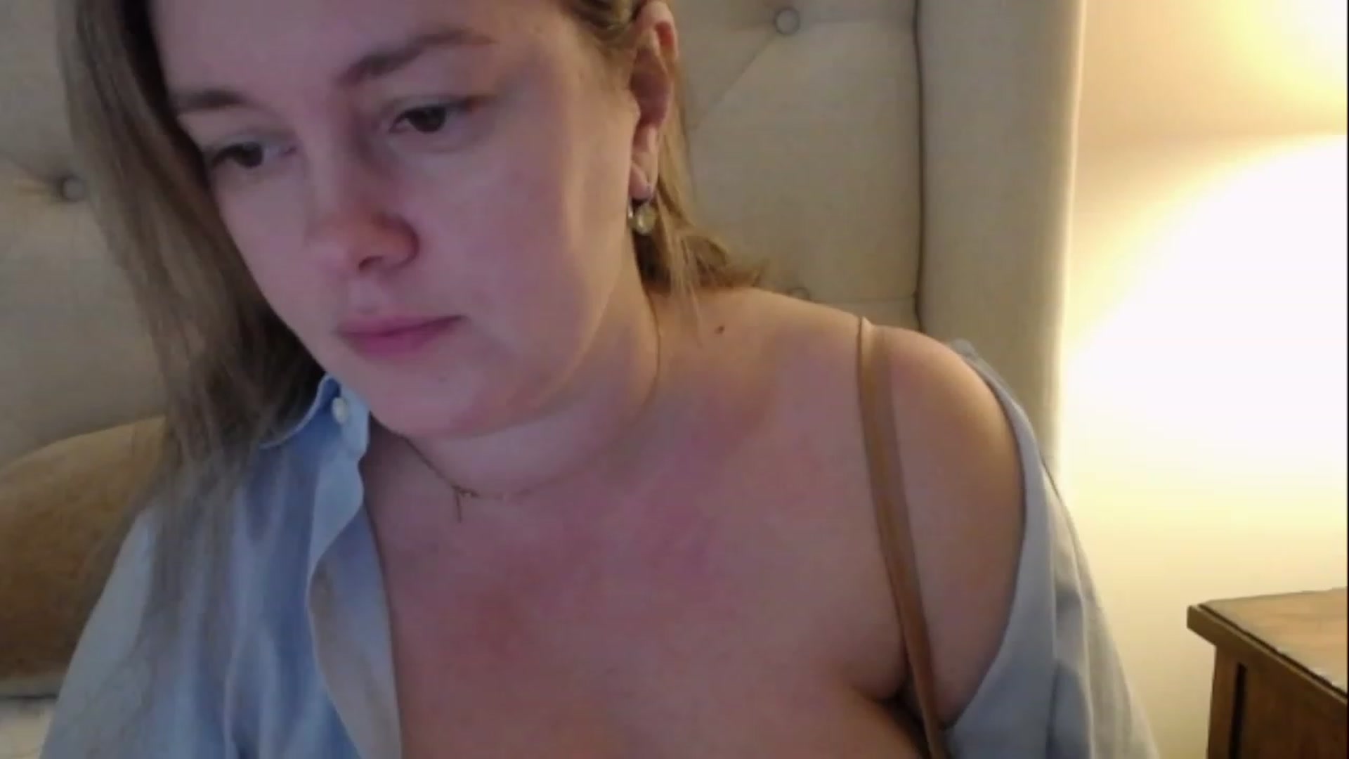 Gallery image thumbnail from J0llye's myfreecams stream on, 03/09/2023, 17:39 image 2 of 20