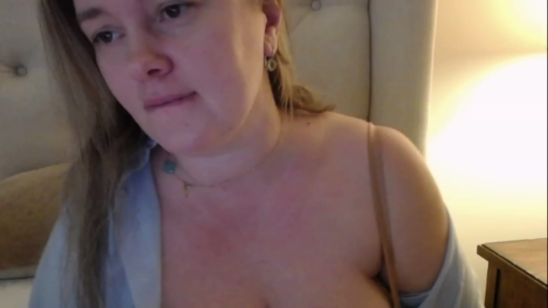 Gallery image thumbnail from J0llye's myfreecams stream on, 03/09/2023, 17:39 image 13 of 20