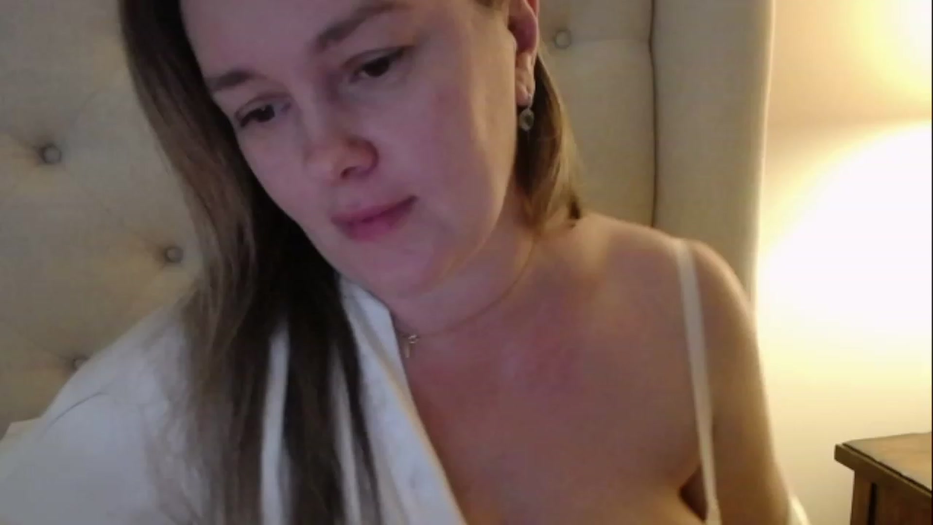 Gallery image thumbnail from J0llye's myfreecams stream on, 03/10/2023, 17:55 image 16 of 20