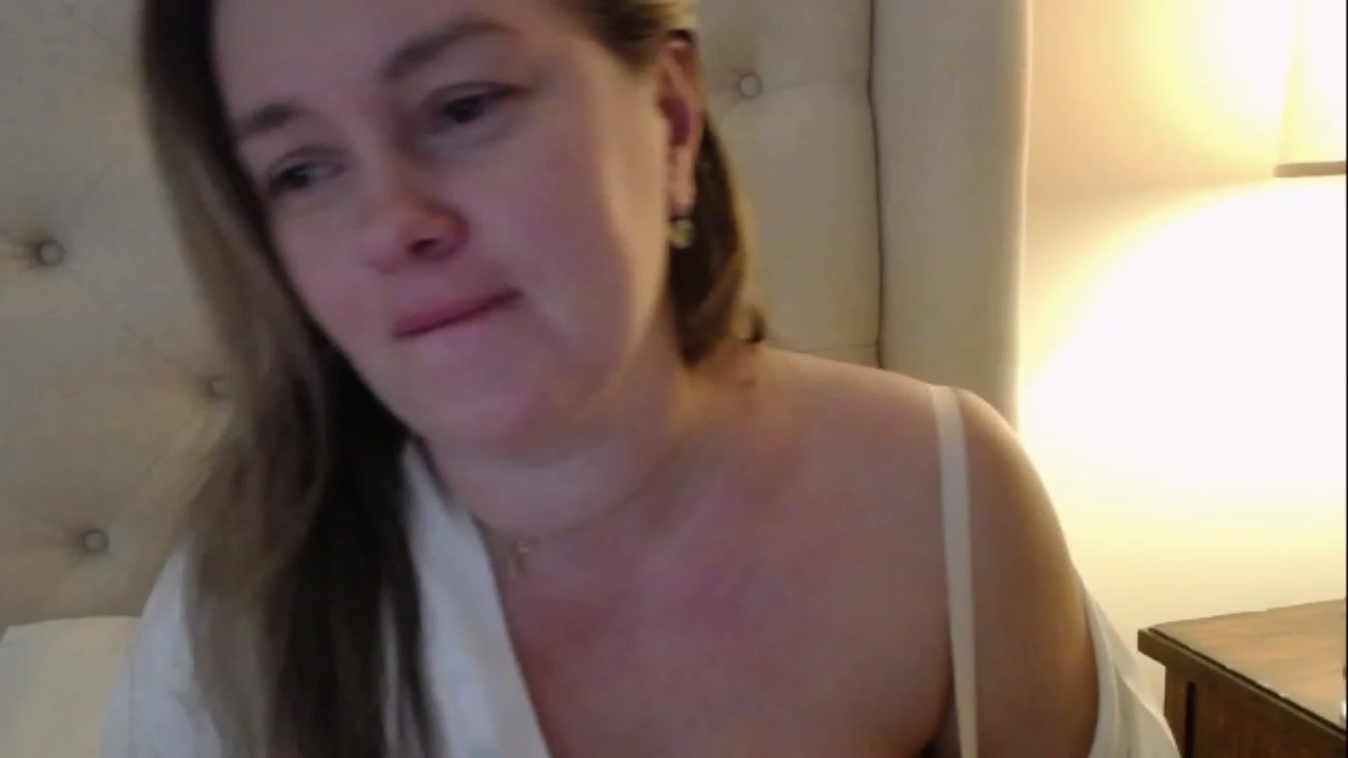 Gallery image thumbnail from J0llye's myfreecams stream on, 03/10/2023, 17:55 image 5 of 20