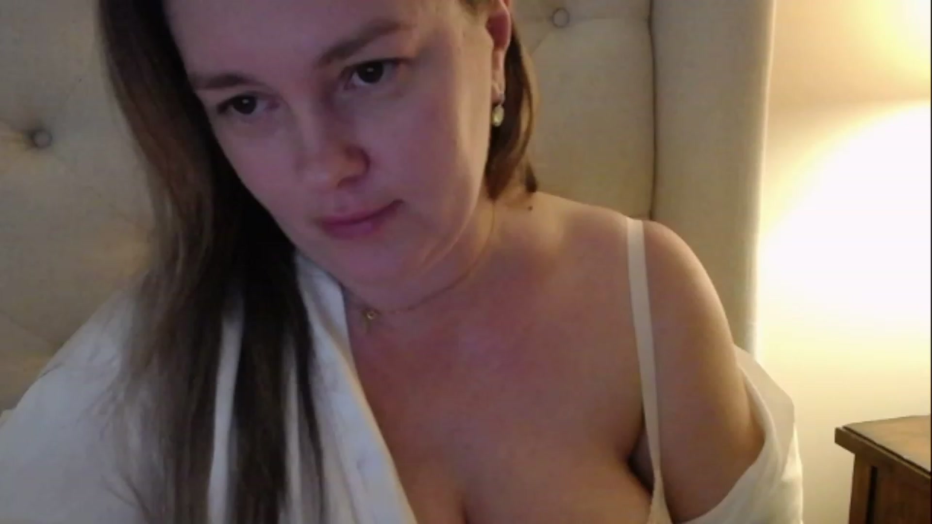 Gallery image thumbnail from J0llye's myfreecams stream on, 03/10/2023, 17:55 image 12 of 20