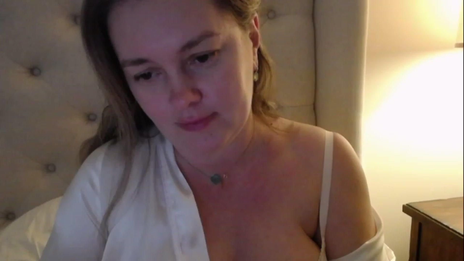 Gallery image thumbnail from J0llye's myfreecams stream on, 03/10/2023, 21:29 image 4 of 20