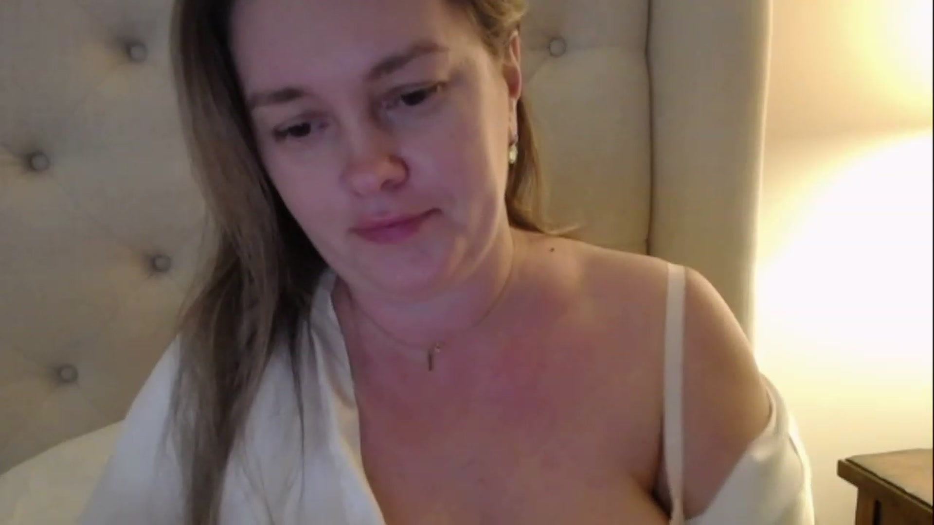 Gallery image thumbnail from J0llye's myfreecams stream on, 03/10/2023, 21:29 image 14 of 20
