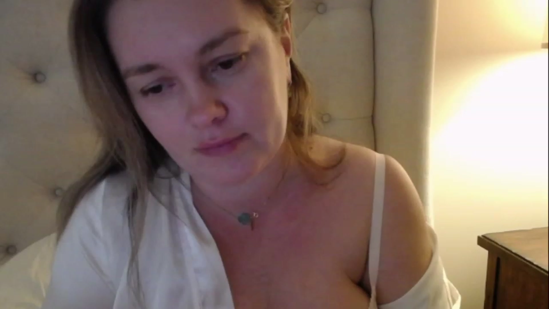 Gallery image thumbnail from J0llye's myfreecams stream on, 03/10/2023, 21:29 image 10 of 20
