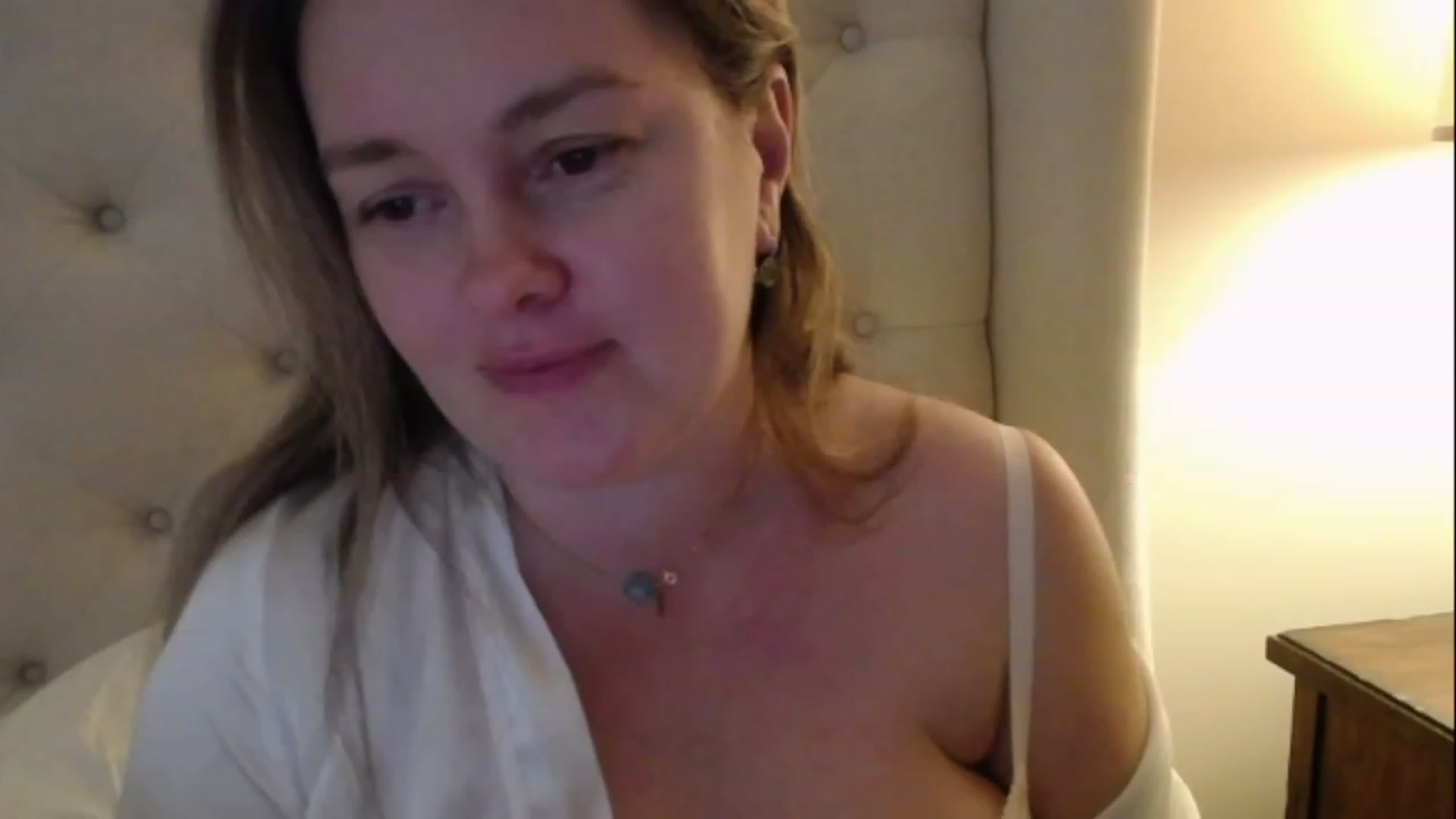 Gallery image thumbnail from J0llye's myfreecams stream on, 03/10/2023, 21:29 image 11 of 20