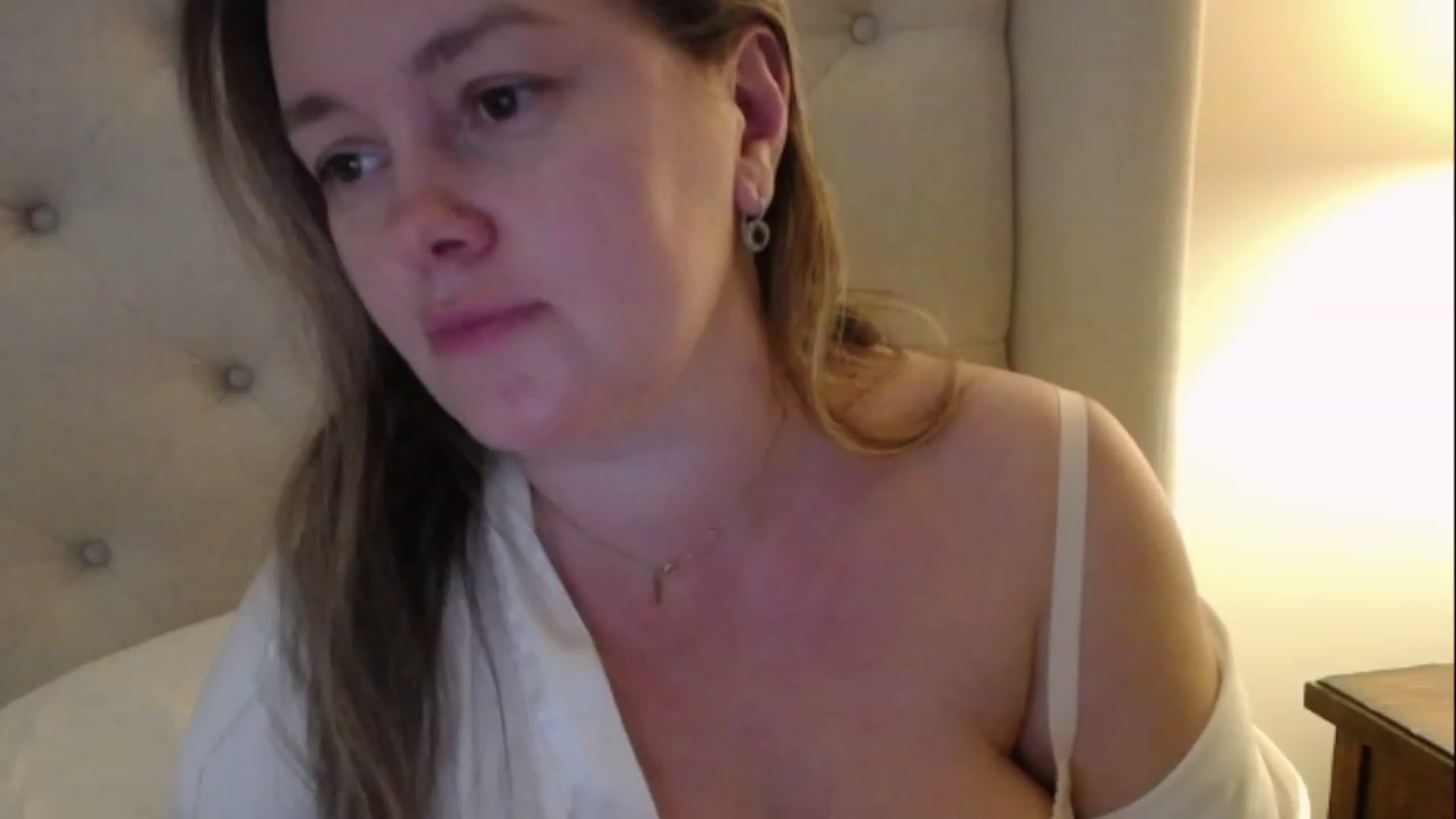 Gallery image thumbnail from J0llye's myfreecams stream on, 03/10/2023, 21:29 image 19 of 20