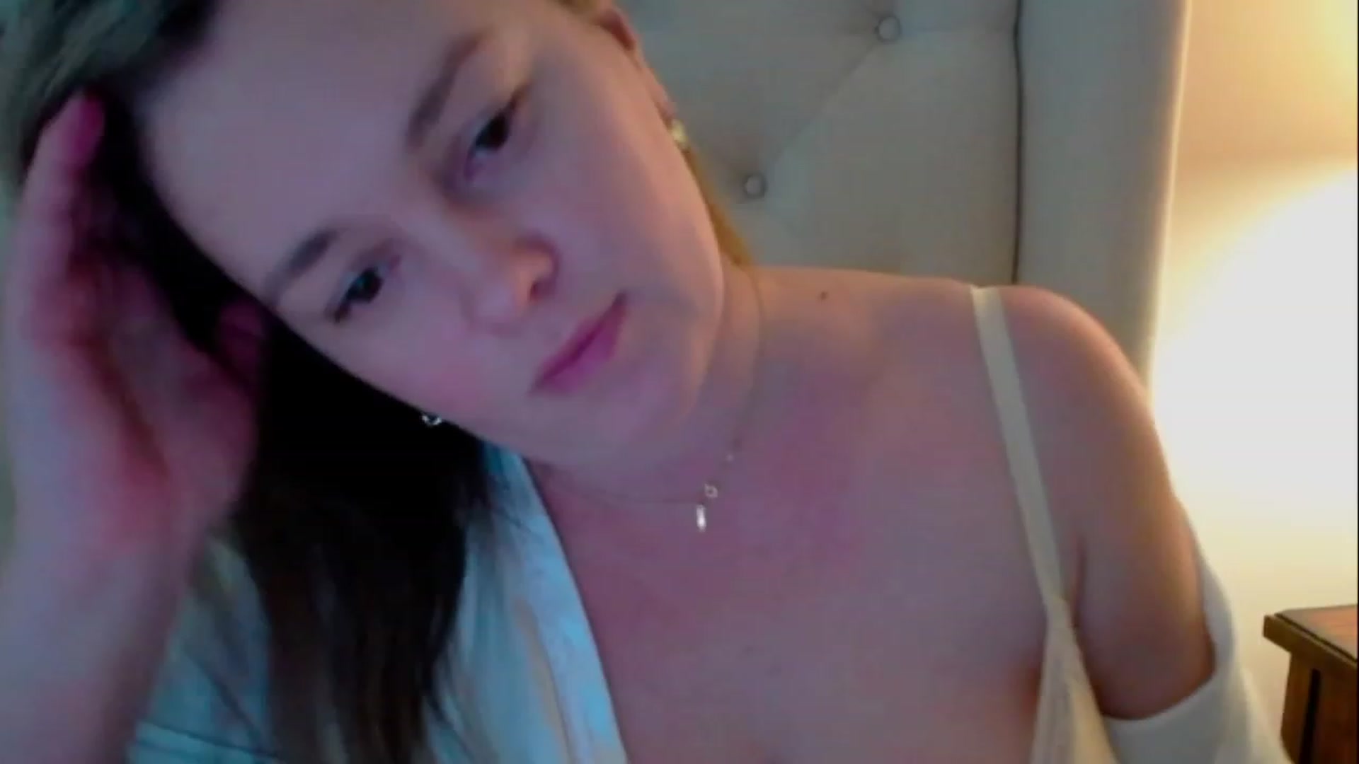 Gallery image thumbnail from J0llye's myfreecams stream on, 03/14/2023, 18:01 image 18 of 20
