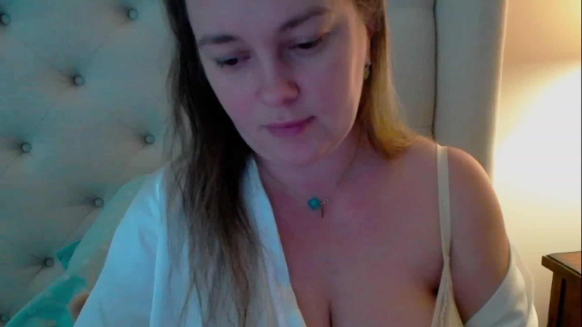 Gallery image thumbnail from J0llye's myfreecams stream on, 03/14/2023, 18:01 image 14 of 20