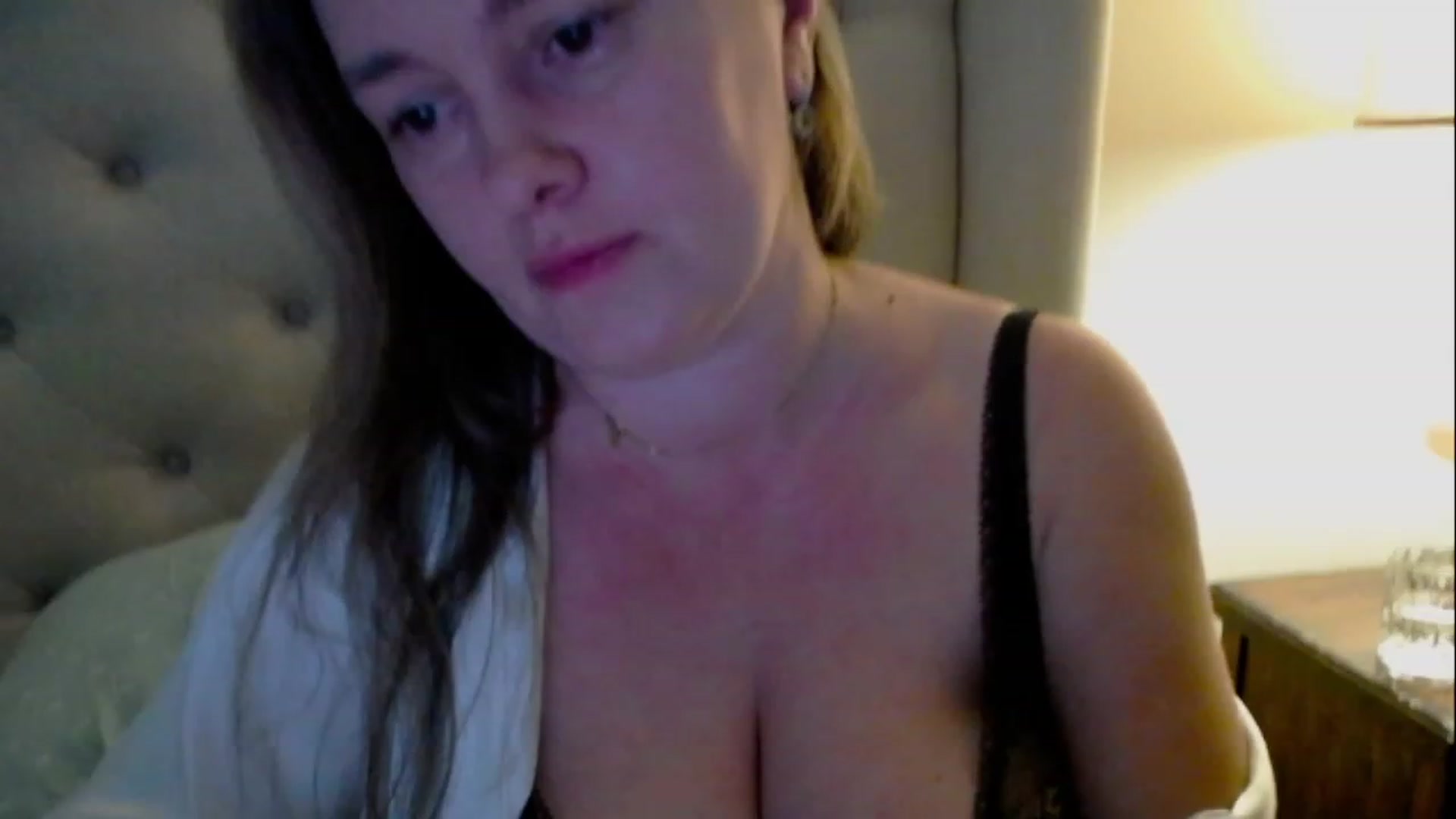 Gallery image thumbnail from J0llye's myfreecams stream on, 03/16/2023, 17:19 image 6 of 20