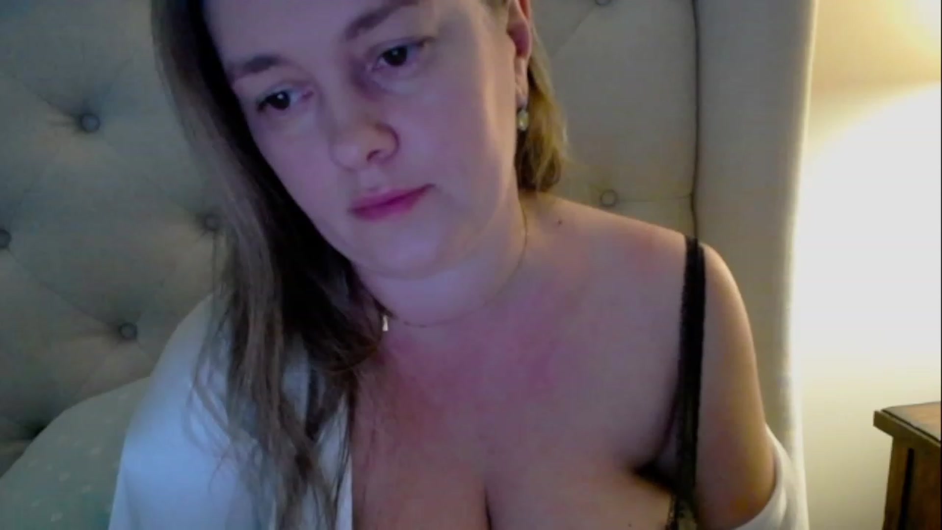 Gallery image thumbnail from J0llye's myfreecams stream on, 03/16/2023, 17:19 image 18 of 20