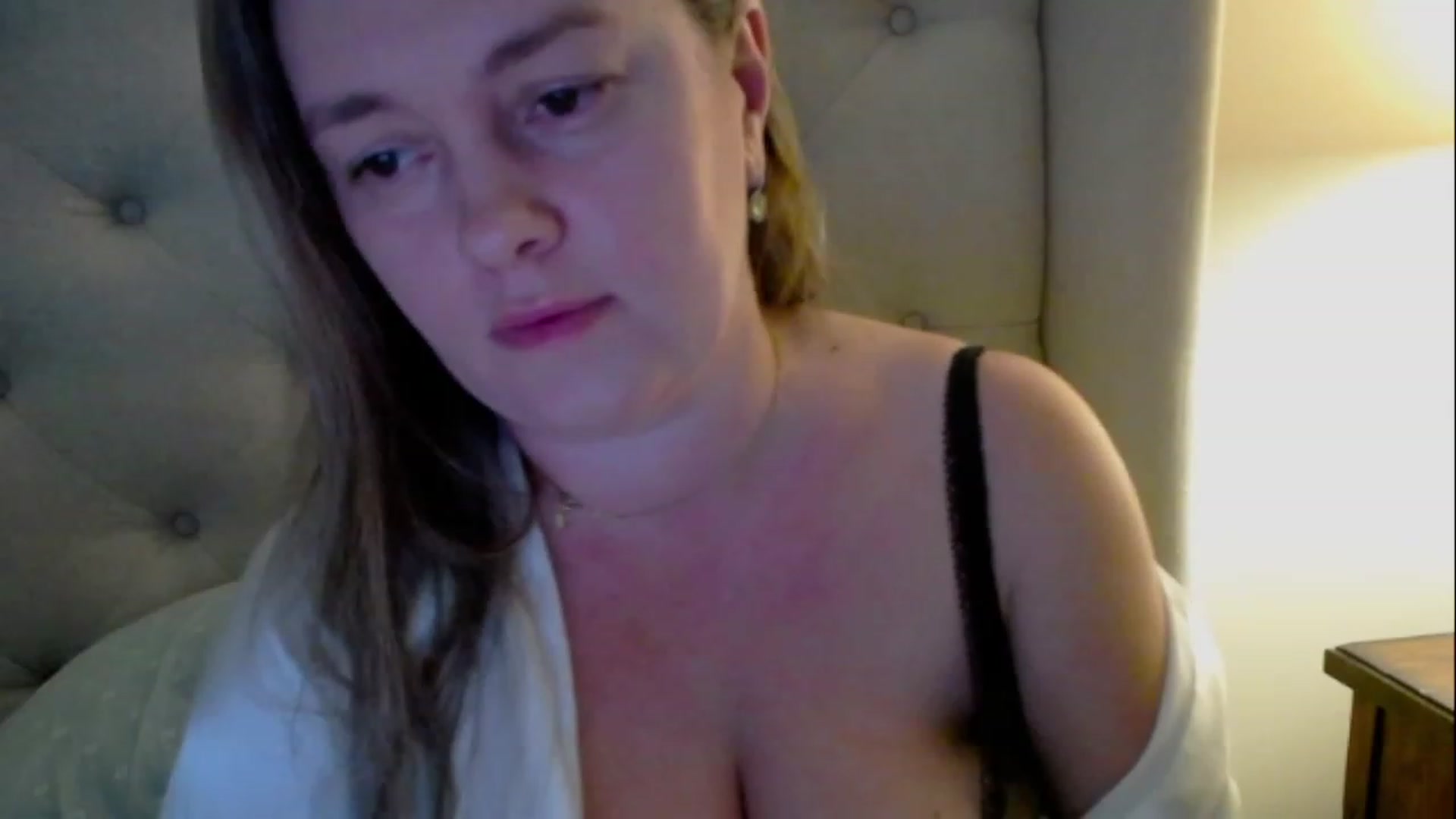 Gallery image thumbnail from J0llye's myfreecams stream on, 03/16/2023, 17:19 image 10 of 20