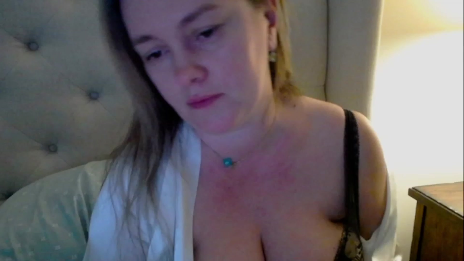Gallery image thumbnail from J0llye's myfreecams stream on, 03/16/2023, 20:37 image 10 of 20
