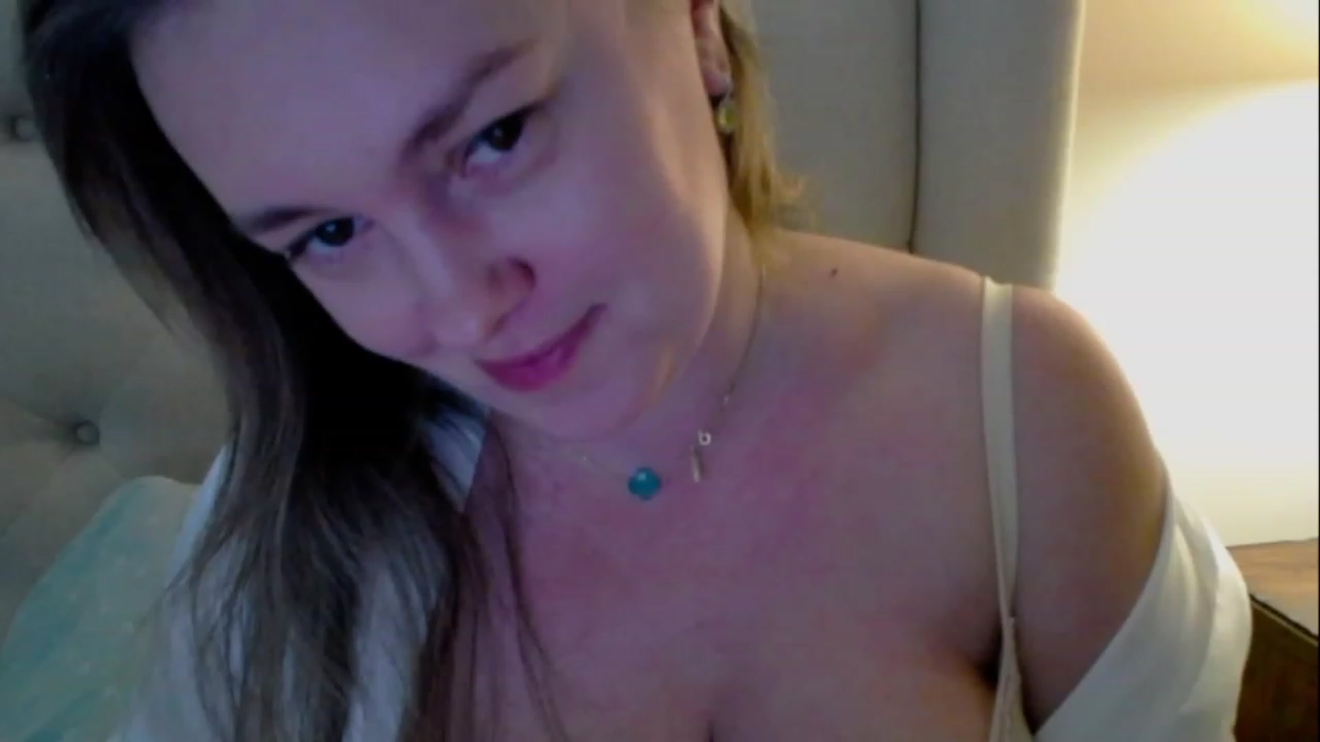 Gallery image thumbnail from J0llye's myfreecams stream on, 03/17/2023, 20:52 image 17 of 20