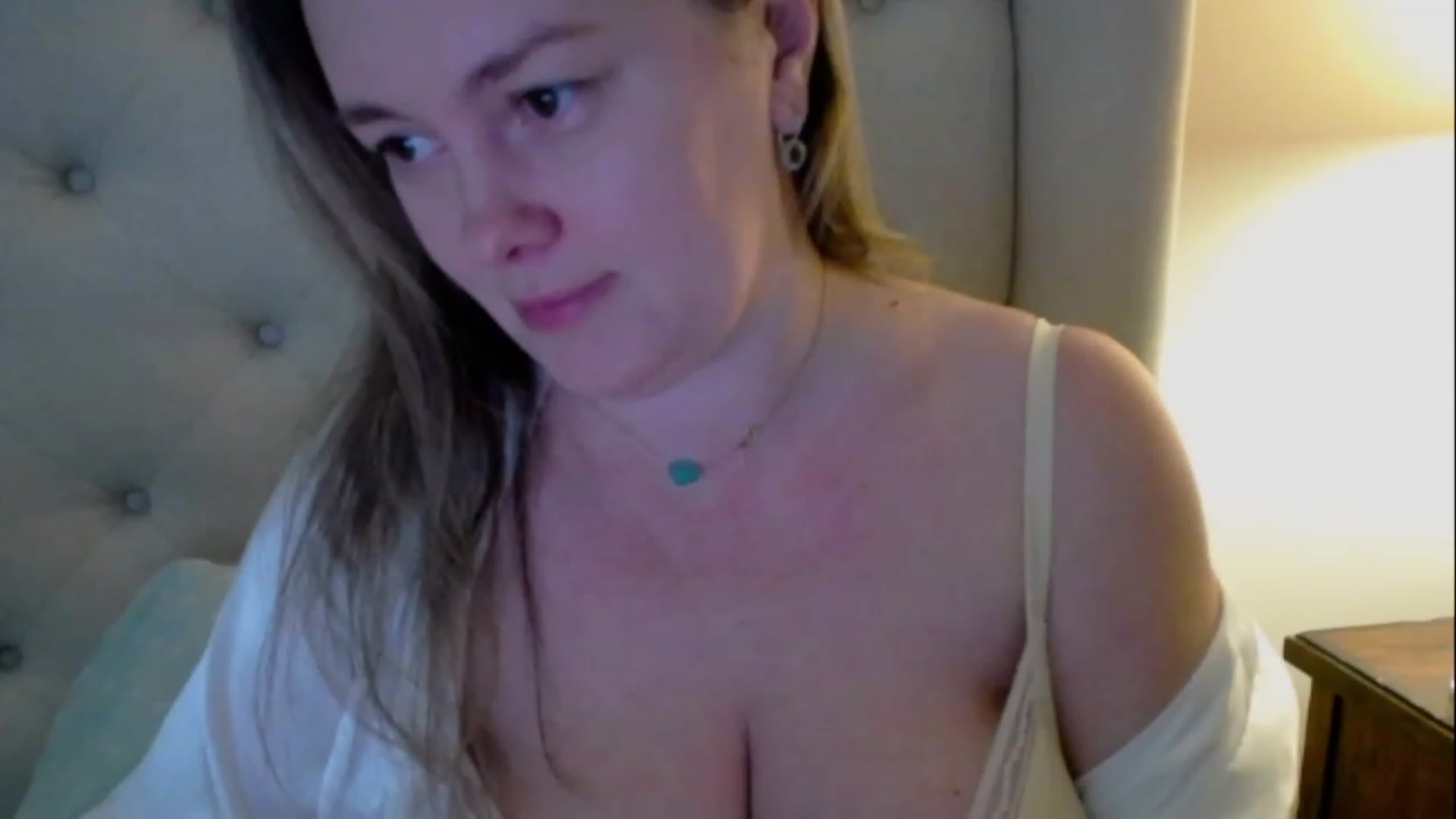 Gallery image thumbnail from J0llye's myfreecams stream on, 03/17/2023, 20:52 image 11 of 20