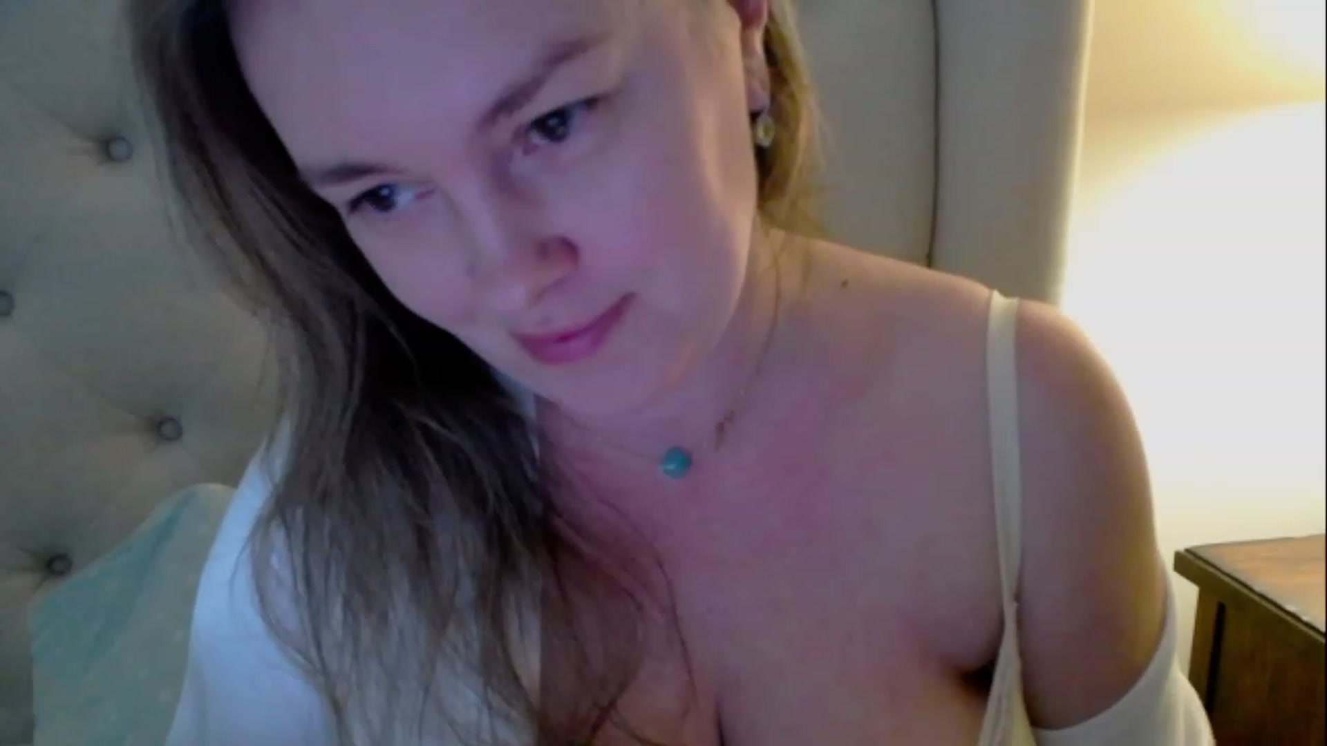 Gallery image thumbnail from J0llye's myfreecams stream on, 03/17/2023, 20:52 image 4 of 20