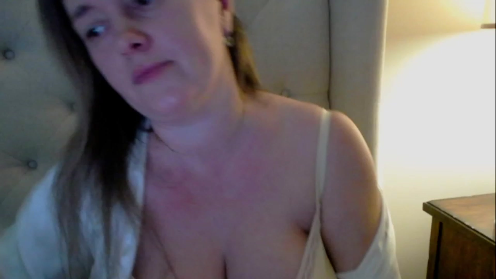 Gallery image thumbnail from J0llye's myfreecams stream on, 03/18/2023, 21:03 image 14 of 20