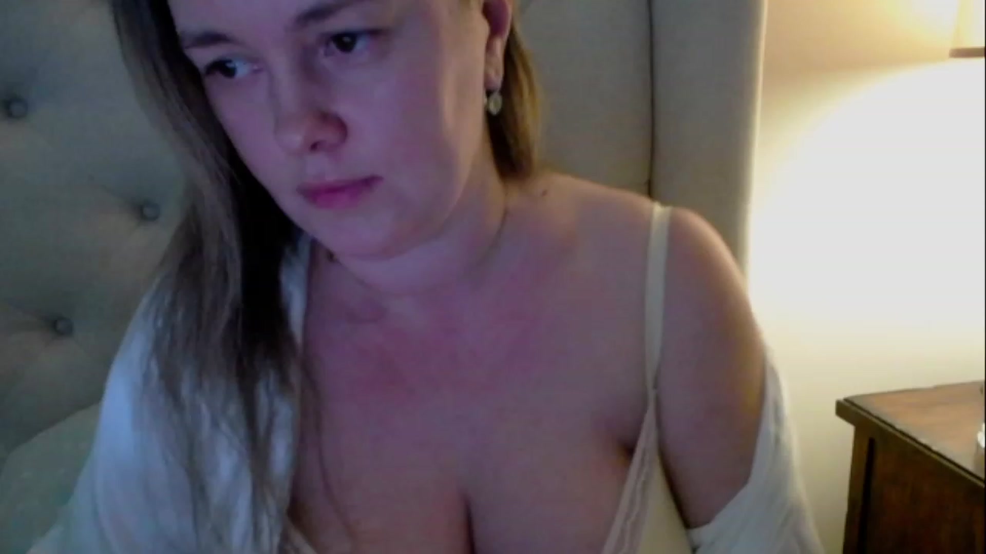 Gallery image thumbnail from J0llye's myfreecams stream on, 03/18/2023, 21:03 image 5 of 20