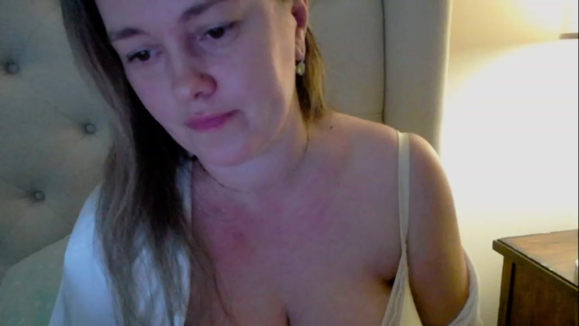 Gallery image thumbnail from J0llye's myfreecams stream on, 03/18/2023, 21:03 image 13 of 20