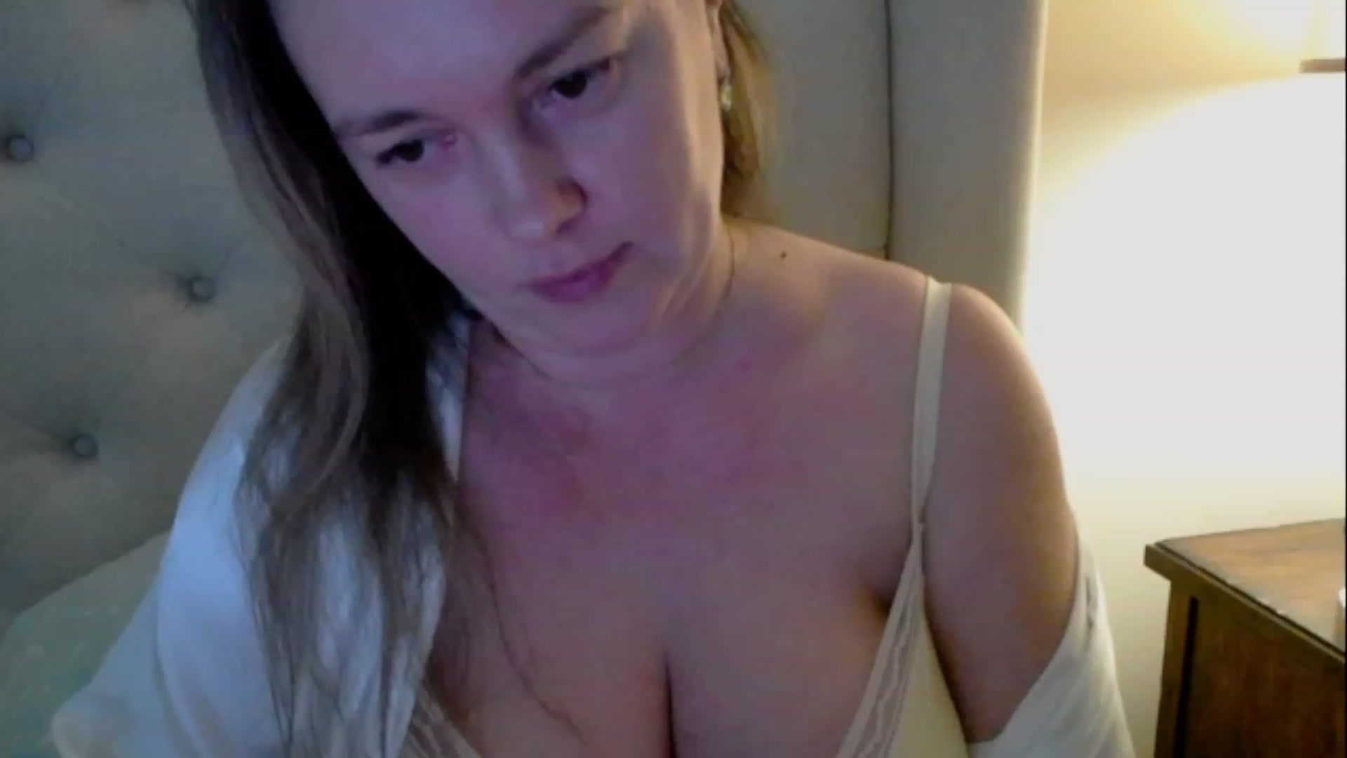 Gallery image thumbnail from J0llye's myfreecams stream on, 03/18/2023, 21:03 image 8 of 20