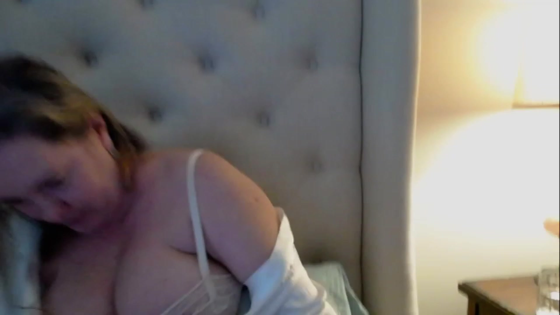 Gallery image thumbnail from J0llye's myfreecams stream on, 03/19/2023, 20:18 image 15 of 20