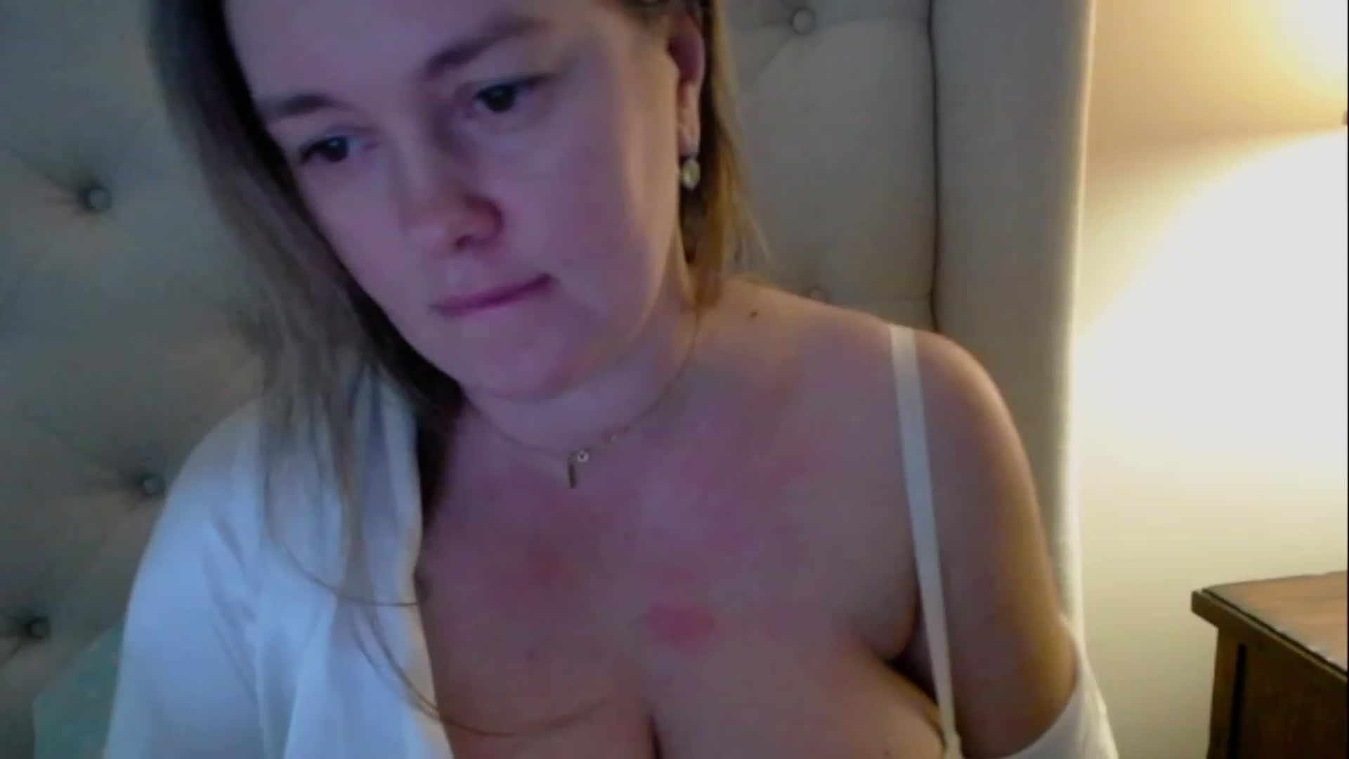 Gallery image thumbnail from J0llye's myfreecams stream on, 03/19/2023, 20:18 image 7 of 20