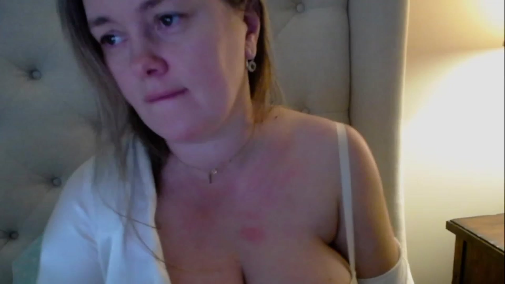 Gallery image thumbnail from J0llye's myfreecams stream on, 03/19/2023, 20:18 image 10 of 20