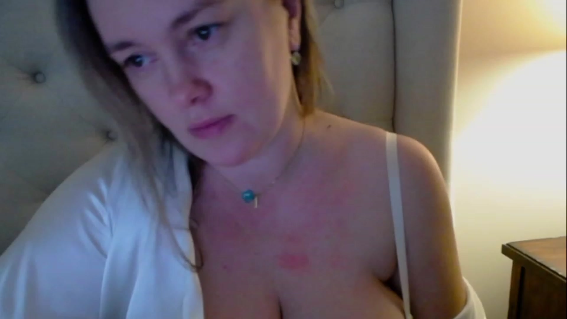 Gallery image thumbnail from J0llye's myfreecams stream on, 03/19/2023, 20:18 image 4 of 20