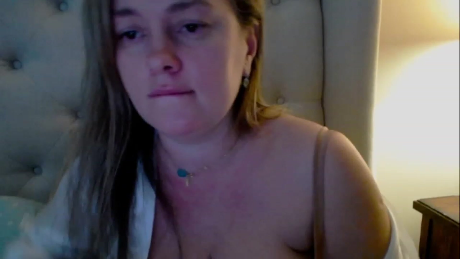 Gallery image thumbnail from J0llye's myfreecams stream on, 03/21/2023, 21:33 image 15 of 20