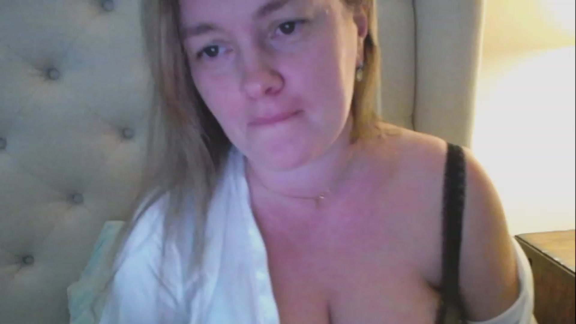 Gallery image thumbnail from J0llye's myfreecams stream on, 03/22/2023, 21:12 image 10 of 20