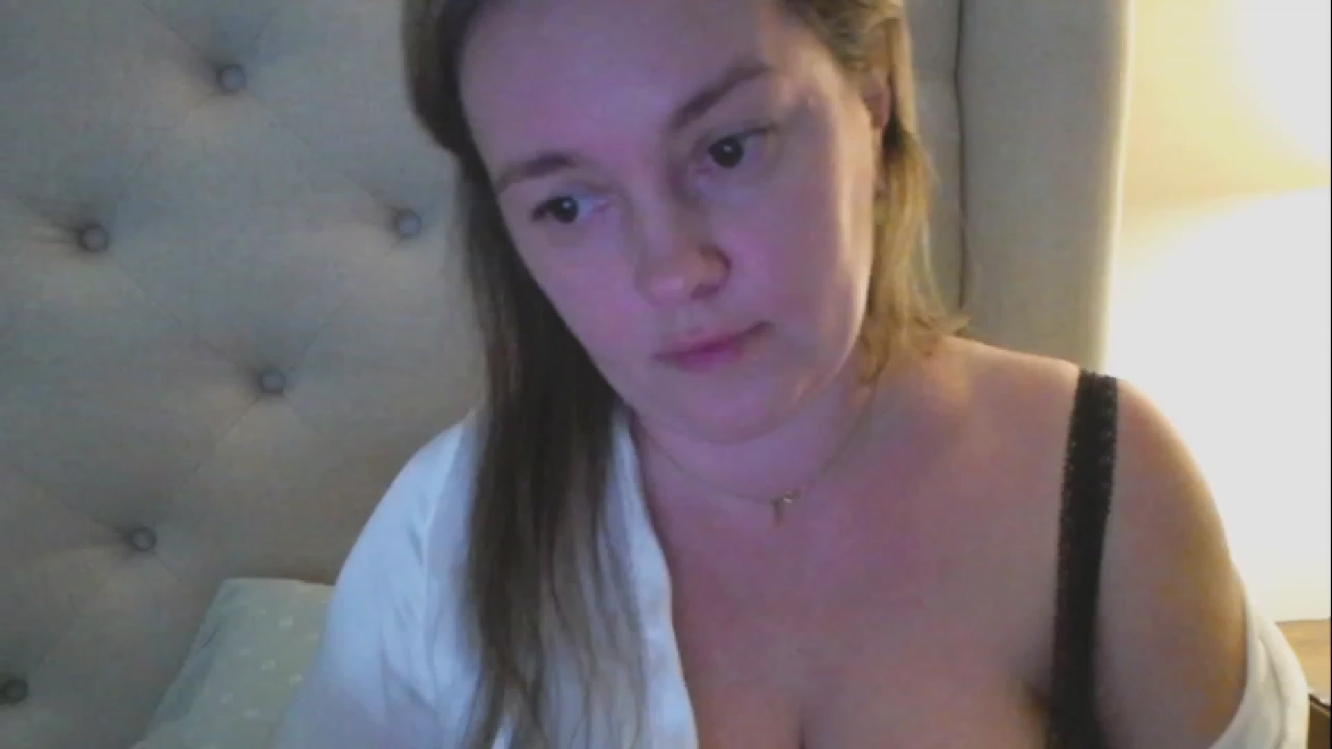 Gallery image thumbnail from J0llye's myfreecams stream on, 03/22/2023, 21:12 image 17 of 20