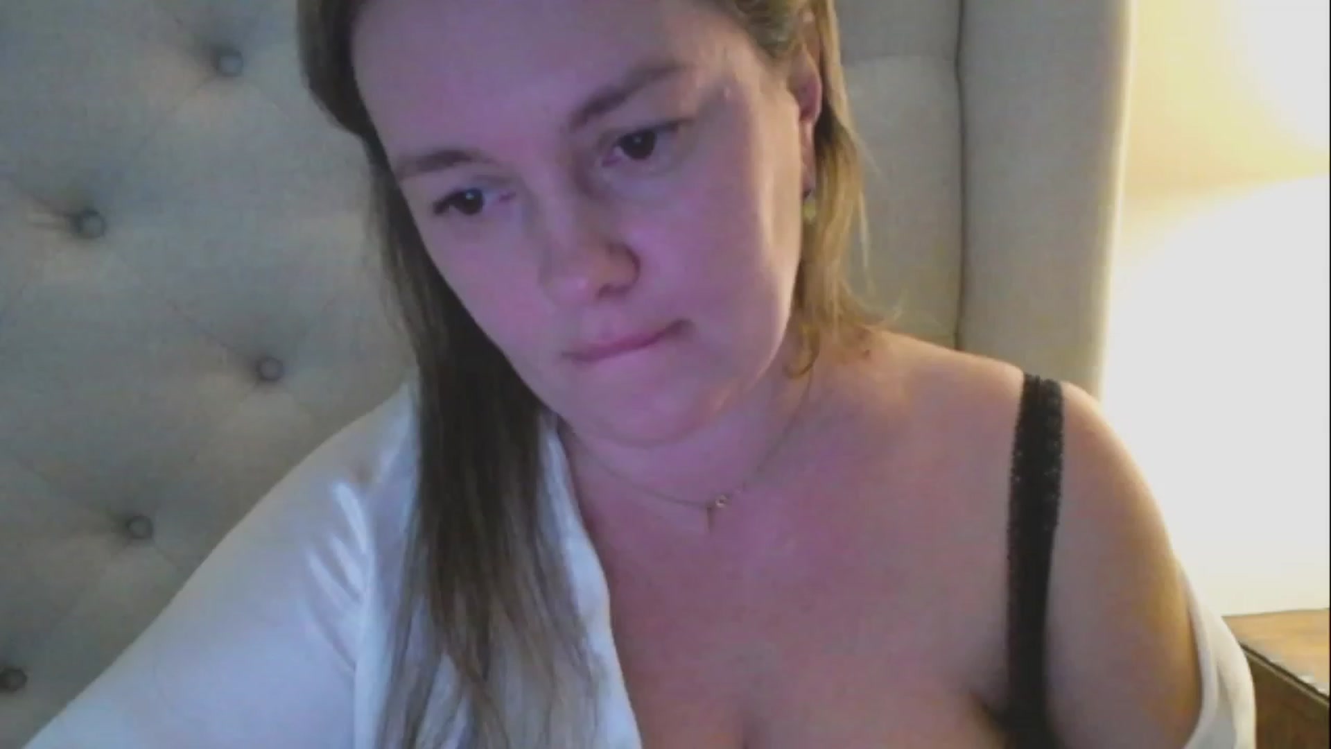 Gallery image thumbnail from J0llye's myfreecams stream on, 03/22/2023, 21:12 image 15 of 20