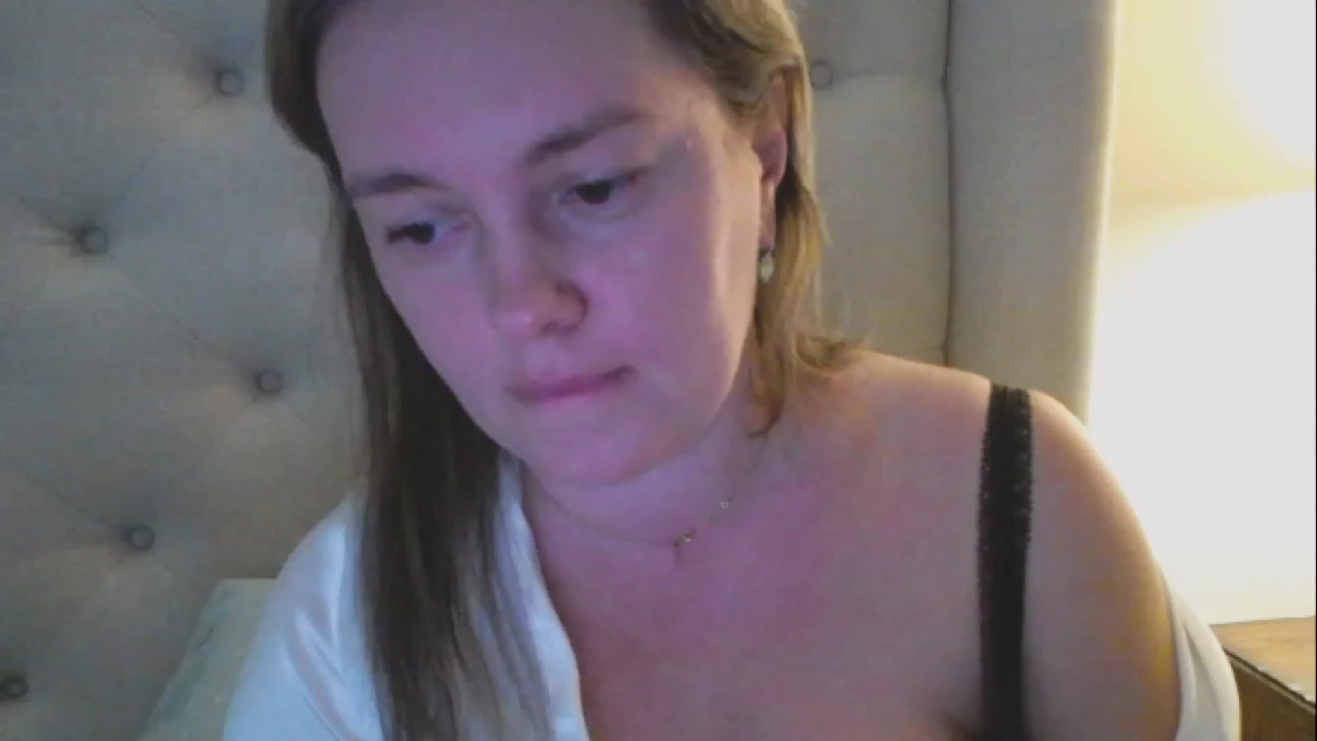 Gallery image thumbnail from J0llye's myfreecams stream on, 03/22/2023, 21:12 image 18 of 20