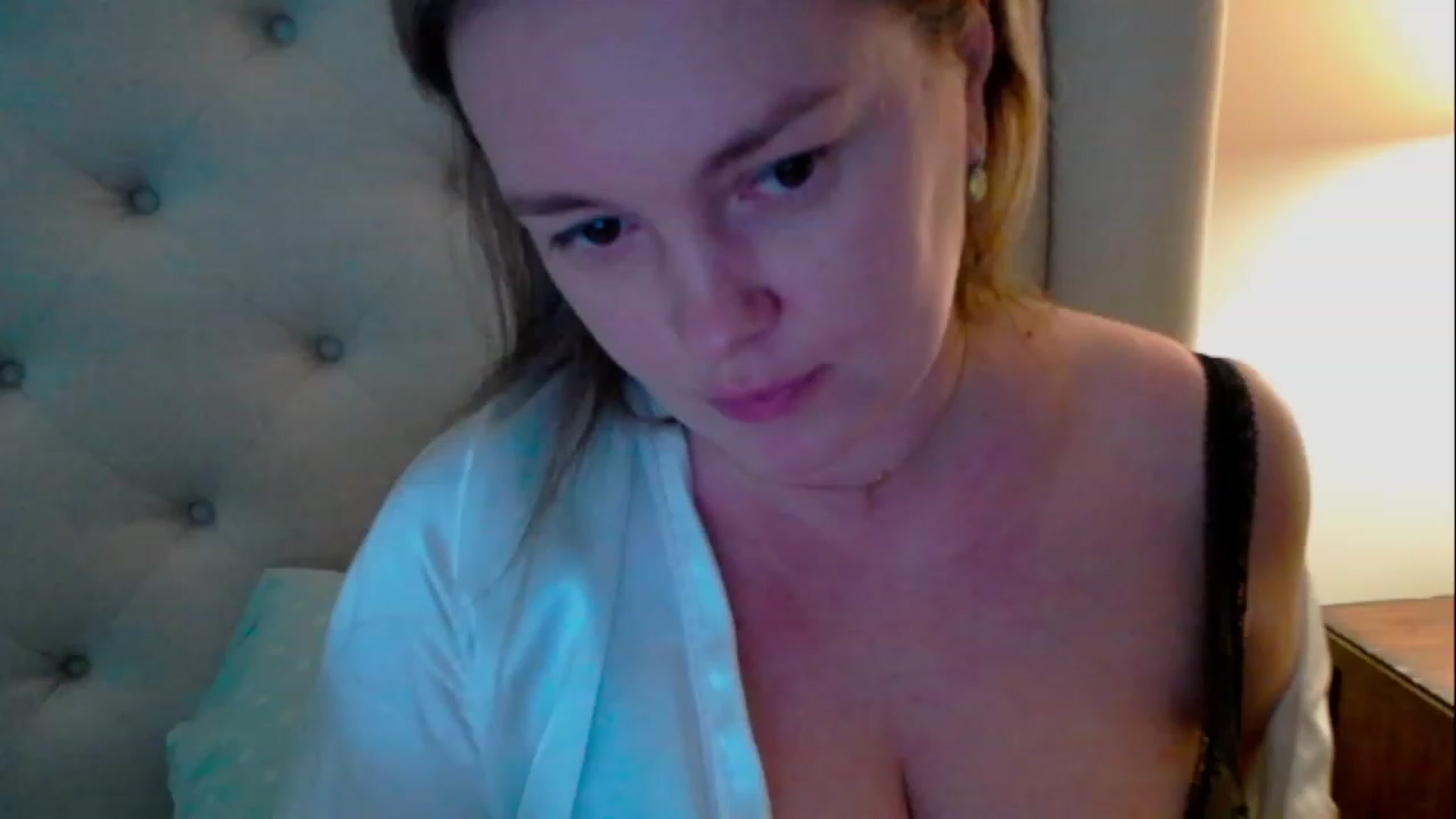 Gallery image thumbnail from J0llye's myfreecams stream on, 03/22/2023, 21:12 image 1 of 20