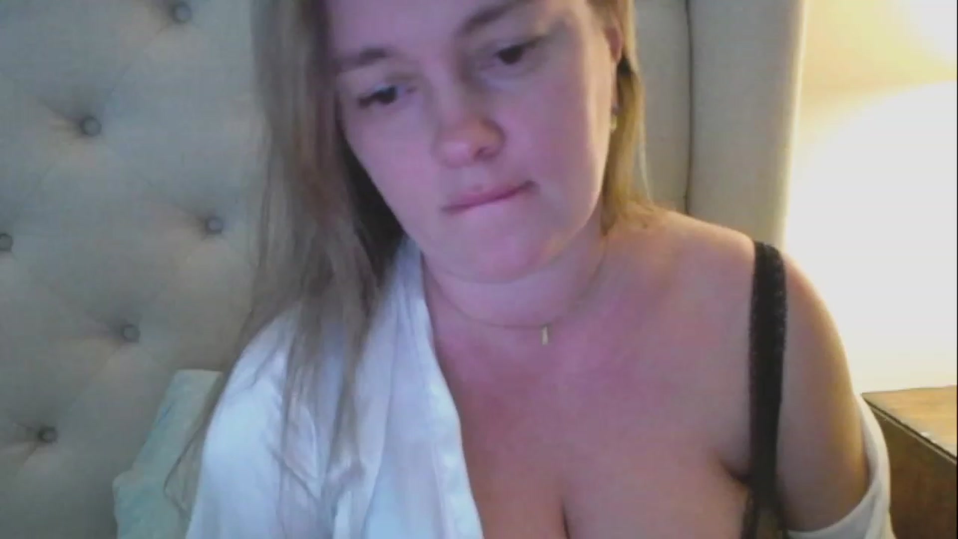 Gallery image thumbnail from J0llye's myfreecams stream on, 03/22/2023, 21:12 image 9 of 20