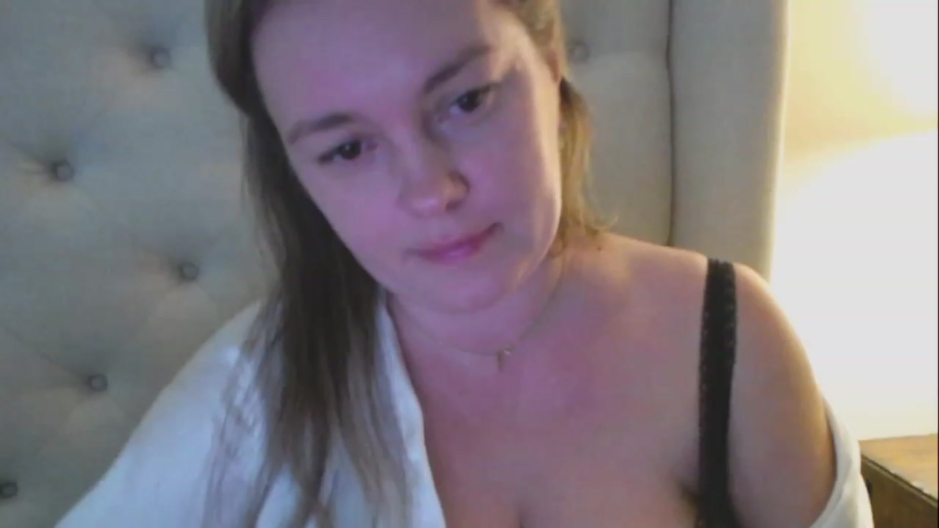 Gallery image thumbnail from J0llye's myfreecams stream on, 03/22/2023, 21:12 image 14 of 20