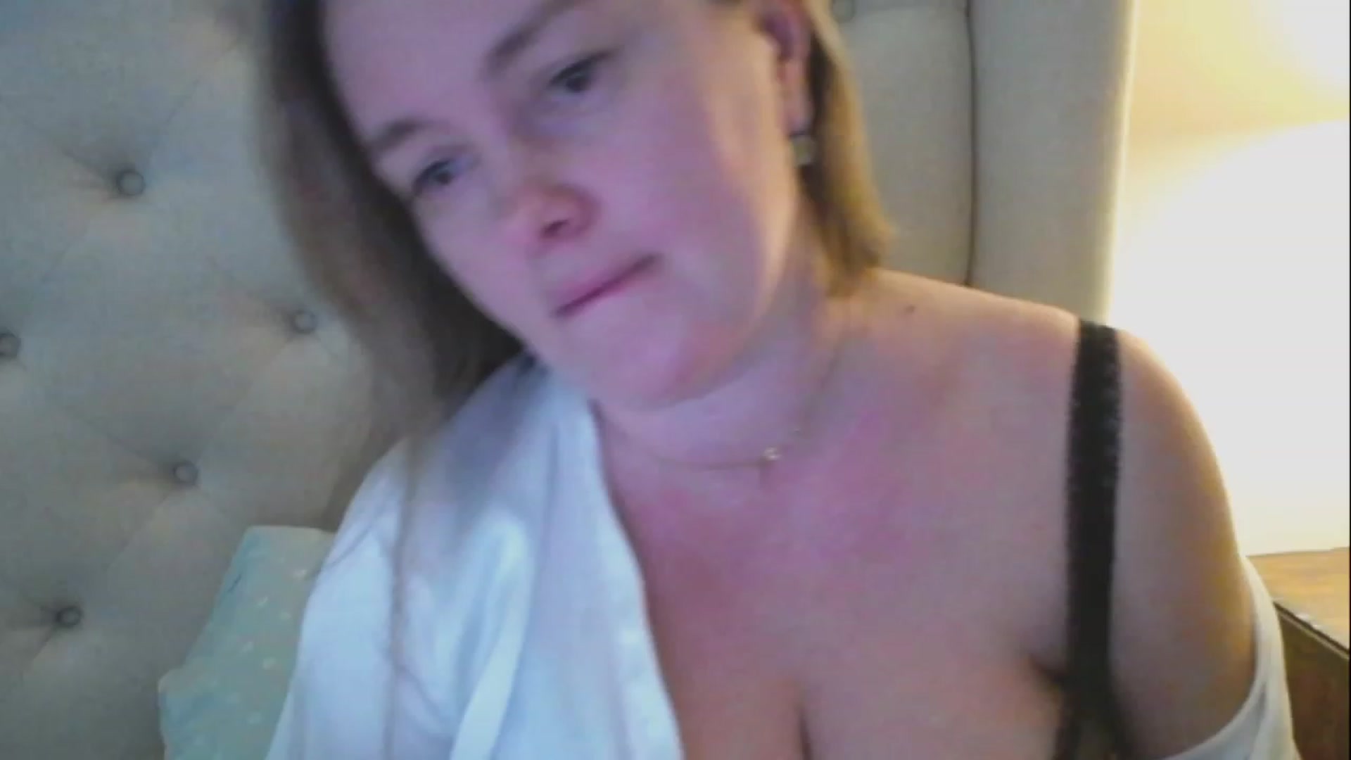 Gallery image thumbnail from J0llye's myfreecams stream on, 03/22/2023, 21:12 image 6 of 20
