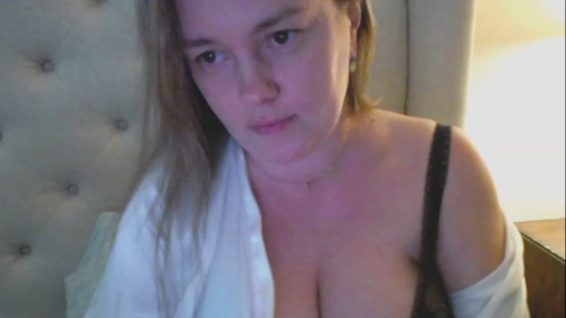Gallery image thumbnail from J0llye's myfreecams stream on, 03/22/2023, 21:12 image 12 of 20