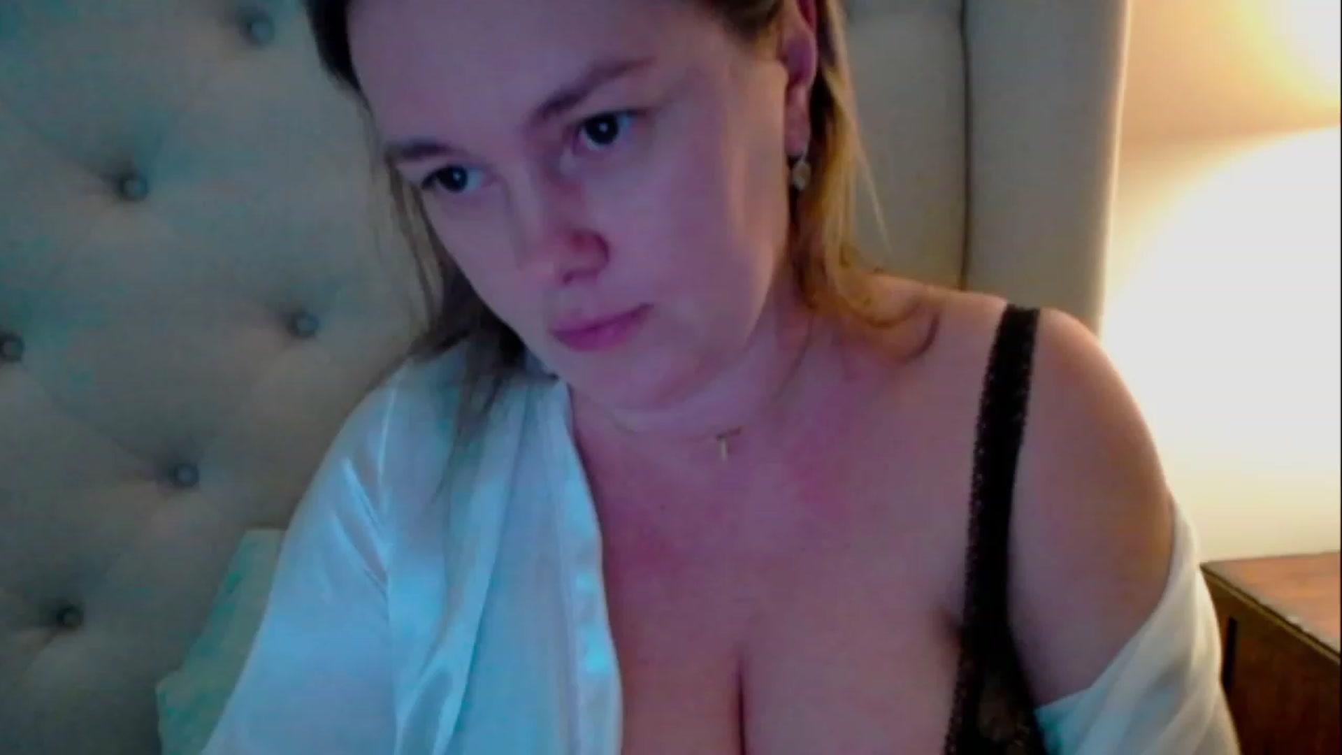 Gallery image thumbnail from J0llye's myfreecams stream on, 03/22/2023, 21:12 image 4 of 20