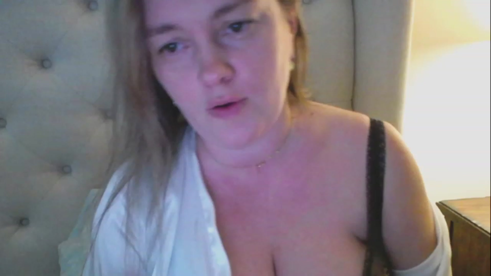 Gallery image thumbnail from J0llye's myfreecams stream on, 03/22/2023, 21:12 image 11 of 20